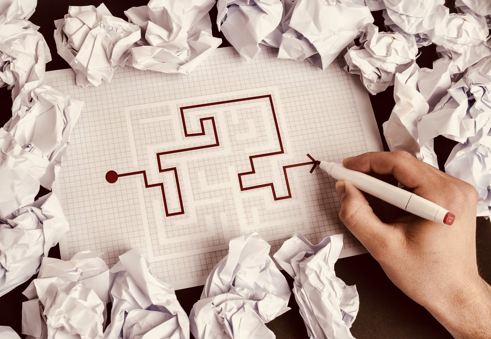 Dessin labyrinthe feuille blanche